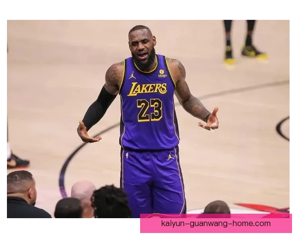 詹姆斯回顾生涯三大高光瞬间世纪封盖扣翻特里东决入选