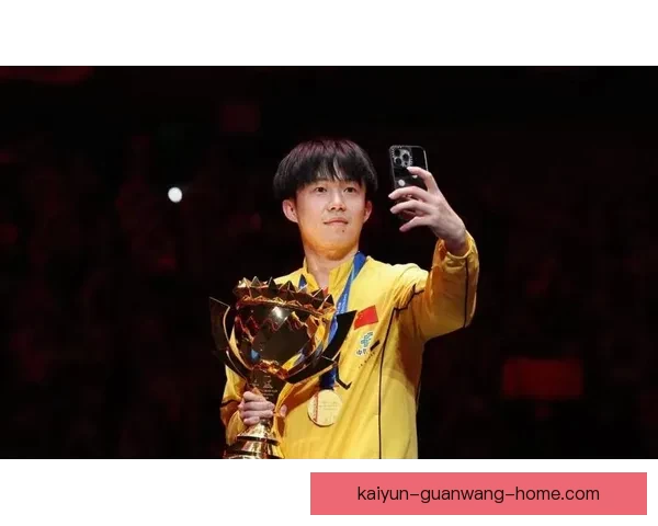 师娘落泪心疼刘国正妻子哽咽王楚钦独背国旗前行这一幕太揪心至极