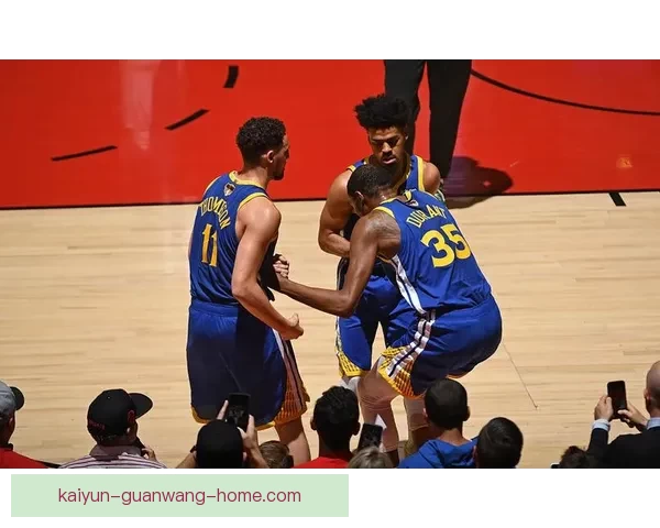 小卡手腕带伤征战猛龙全场坚持展现顽强斗志